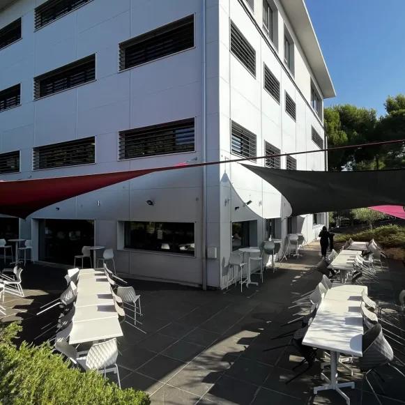 Bureau privé 130 m² 20 postes Coworking Rue de la tramontane Aix-en-Provence 13090 - photo 1