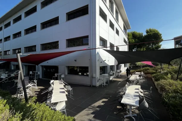 Bureau privé - 13090 - 20 postes - 3600€