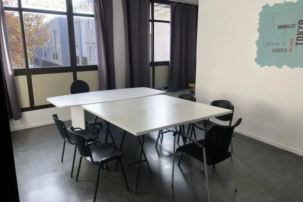 Bureau privé - 13700 - 4 postes - 750€