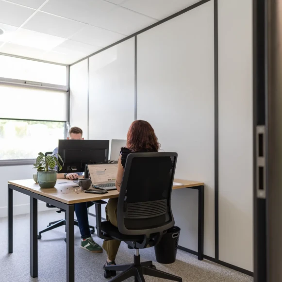 Bureau privé 12 m² 2 postes Coworking Rue Cassiopée Chavanod 74650 - photo 1