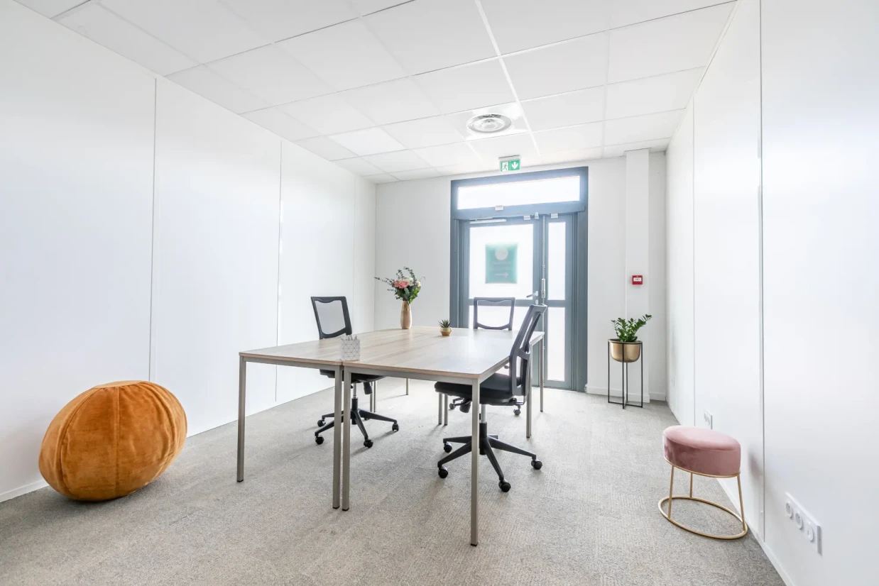 Bureau privé - 86000 - 4 postes - 714€