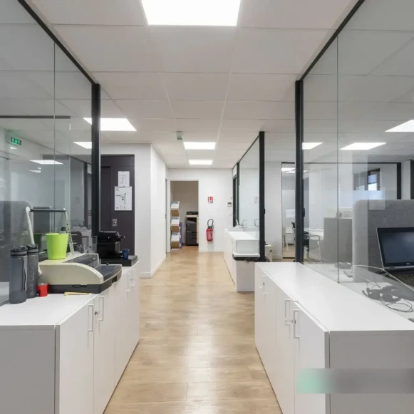 Bureau privé 20 m² 6 postes Coworking Rue Jadin Paris 75017 - photo 3