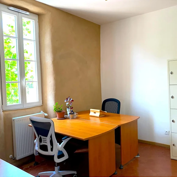 Bureau privé 13 m² 4 postes Location bureau Boulevard Léglize Marseille 13004 - photo 2