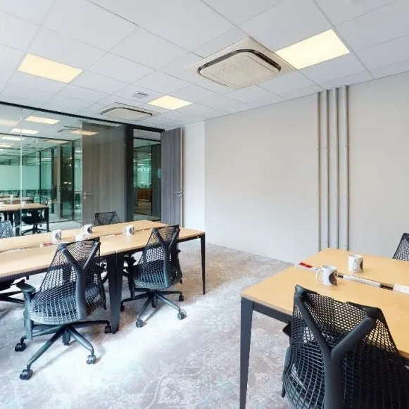 Bureau privé 30 m² 8 postes Coworking Avenue de la Grande Armée Paris 75017 - photo 1