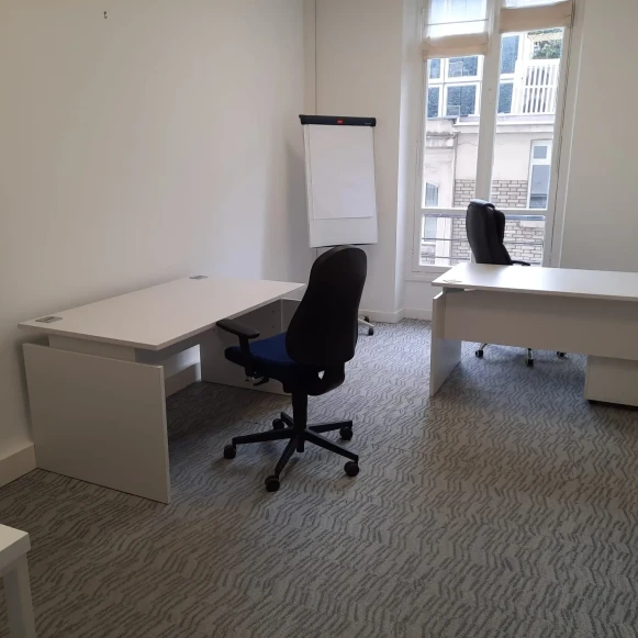 Bureau privé 12 m² 2 postes Coworking Rue La Boétie Paris 75008 - photo 7