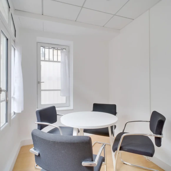 Espace indépendant 100 m² 14 postes Location bureau Rue Ballu Paris 75009 - photo 7