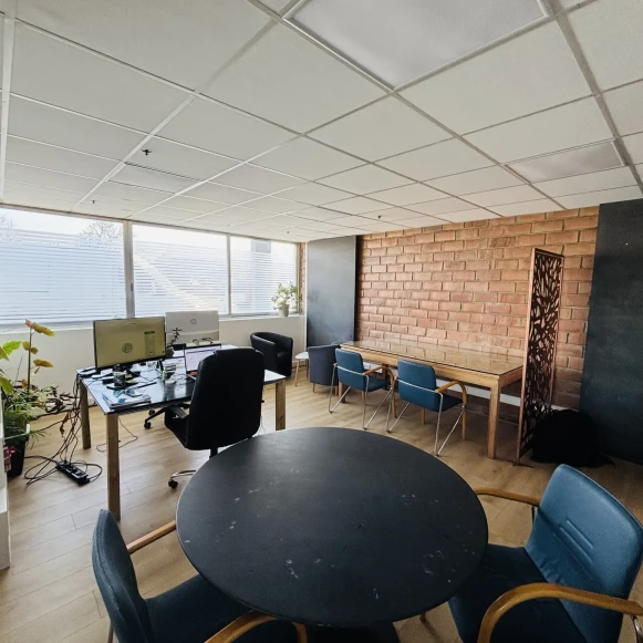 Bureau privé 32 m² 4 postes Coworking Rue Victor Baltard à Tourcoing Tourcoing 59200 - photo 3