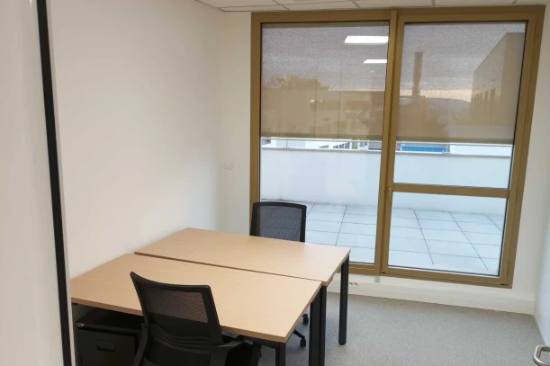 Bureau privé - 69570 - 2 postes - 819€
