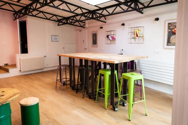 Open Space - 95270 - 11 postes - 240€