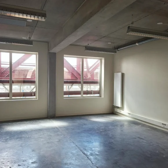 Bureau privé 34 m² 5 postes Coworking Passage de l'Internationale Lille 59800 - photo 2