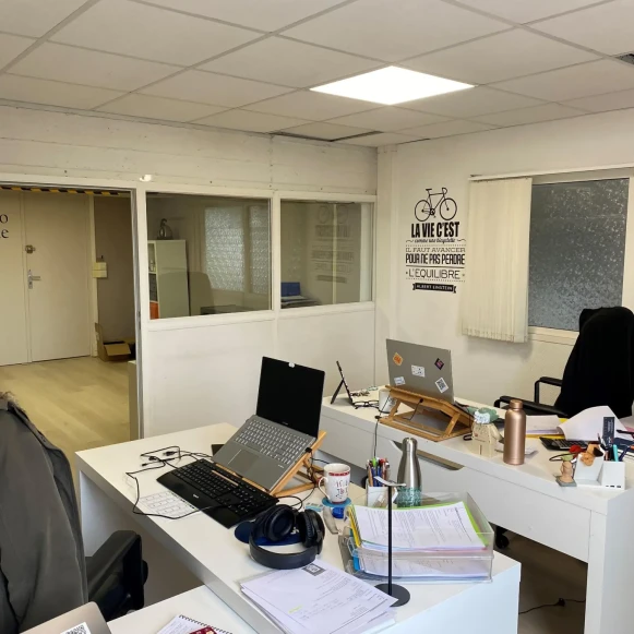 Bureau privé 31 m² 4 postes Location bureau  Feucherolles 78810 - photo 2