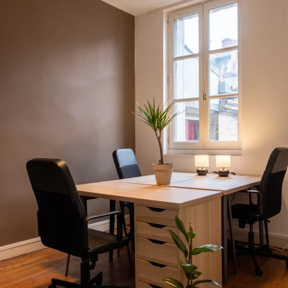 Bureau privé 12 m² 3 postes Coworking Rue d'Austerlitz Toulouse 31000 - photo 2