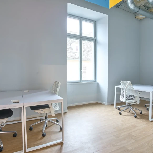 Bureau privé 20 m² 9 postes Coworking Cour des Cigarières Strasbourg 67000 - photo 2