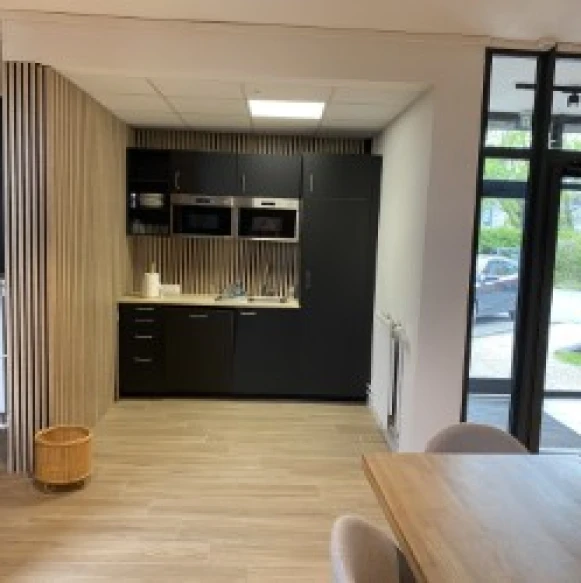 Bureau privé 34 m² 8 postes Location bureau Rue de la Cousinerie Villeneuve-d'Ascq 59650 - photo 2