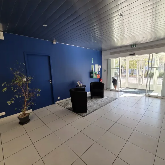 Bureau privé 17 m² 4 postes Location bureau Rue de Bray Cesson-Sévigné 35510 - photo 5