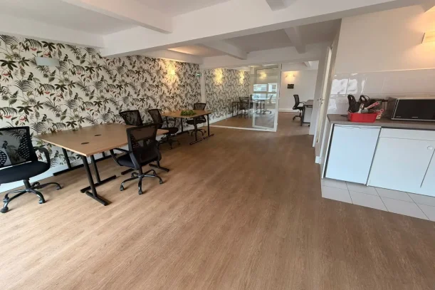 Espace indépendant - 75018 - 12 postes - 2990€