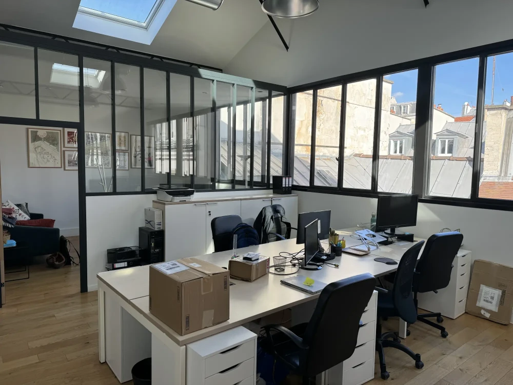 Bureau privé - 75003 - 4 postes - 2200€