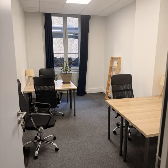 Bureau privé 15 m² 4 postes Location bureau Place de la Bourse Lyon 69002 - photo 1