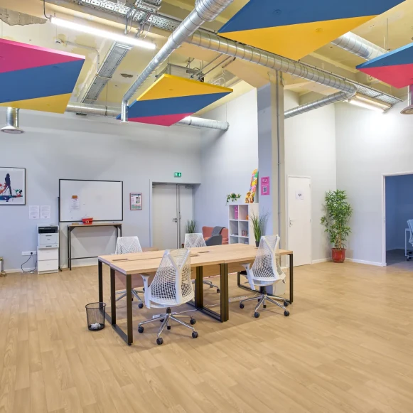Bureau privé 15 m² 5 postes Coworking Cour des Cigarières Strasbourg 67000 - photo 8