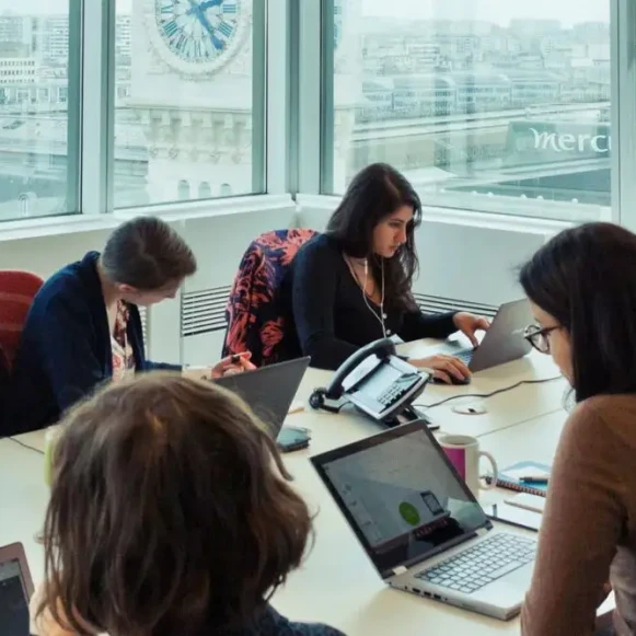 Bureau privé 10 m² 3 postes Coworking Rue de Bercy Paris 75012 - photo 2