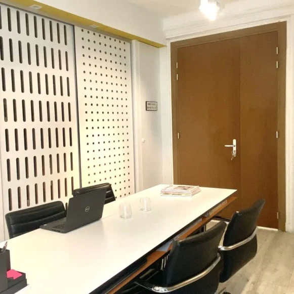 Bureau privé 35 m² 3 postes Coworking Rue Tronchet Paris 75008 - photo 1