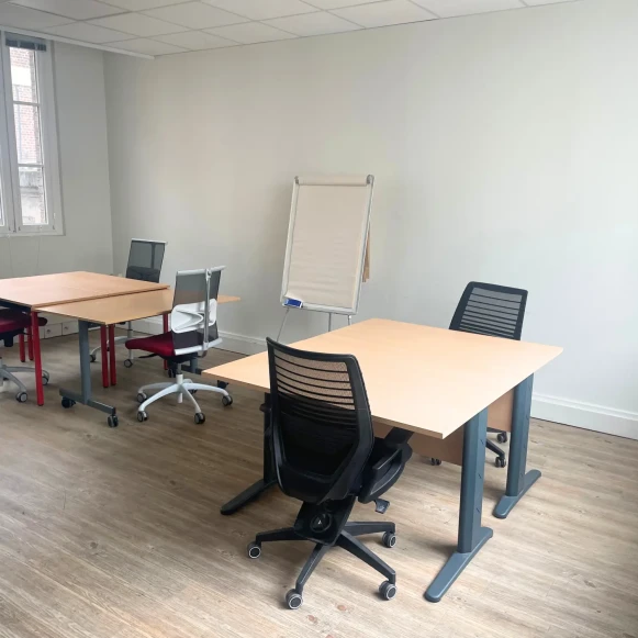 Bureau privé 30 m² 5 postes Coworking Place de la Gare Lille 59800 - photo 2