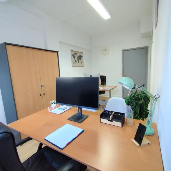 Bureau privé 13 m² 3 postes Coworking Avenue Jean Moulin Montreuil 93100 - photo 3