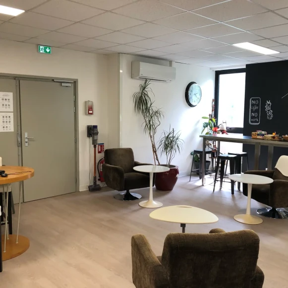 Bureau privé 10 m² 2 postes Coworking Avenue de l'Europe Ramonville-Saint-Agne 31520 - photo 6