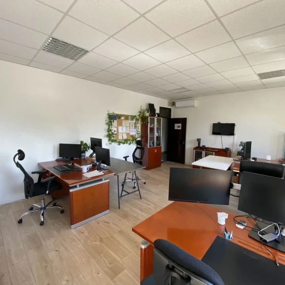 Bureau privé 32 m² 5 postes Location bureau Cours Mirabeau Marignane 13700 - photo 4