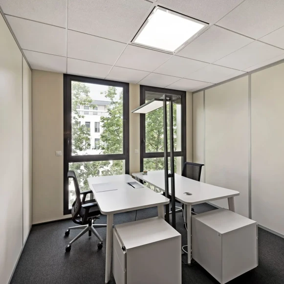 Bureau privé 13 m² 2 postes Coworking Cours Charlemagne Lyon 69002 - photo 1