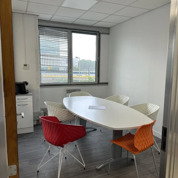 Bureau privé 99 m² 12 postes Location bureau Boulevard des Bouvets Nanterre 92000 - photo 4