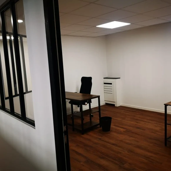 Bureau privé 17 m² 4 postes Coworking Place Michelet Tours 37000 - photo 7