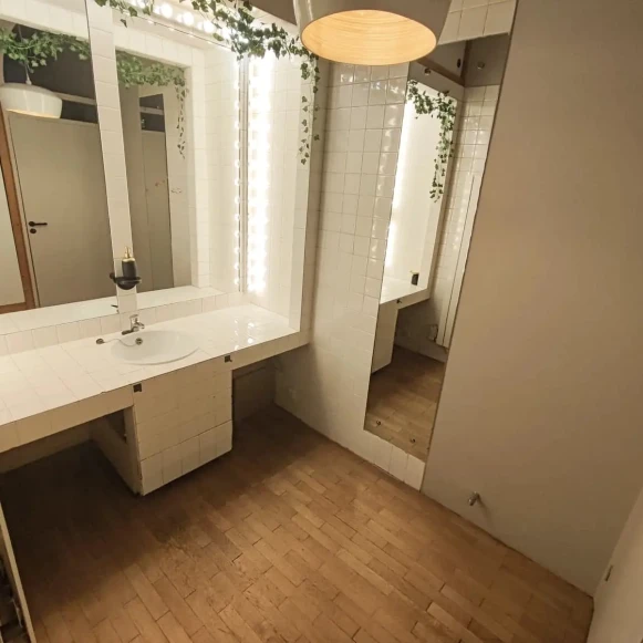 Espace indépendant 40 m² 5 postes Coworking Rue Saint-Antoine Paris 75004 - photo 5