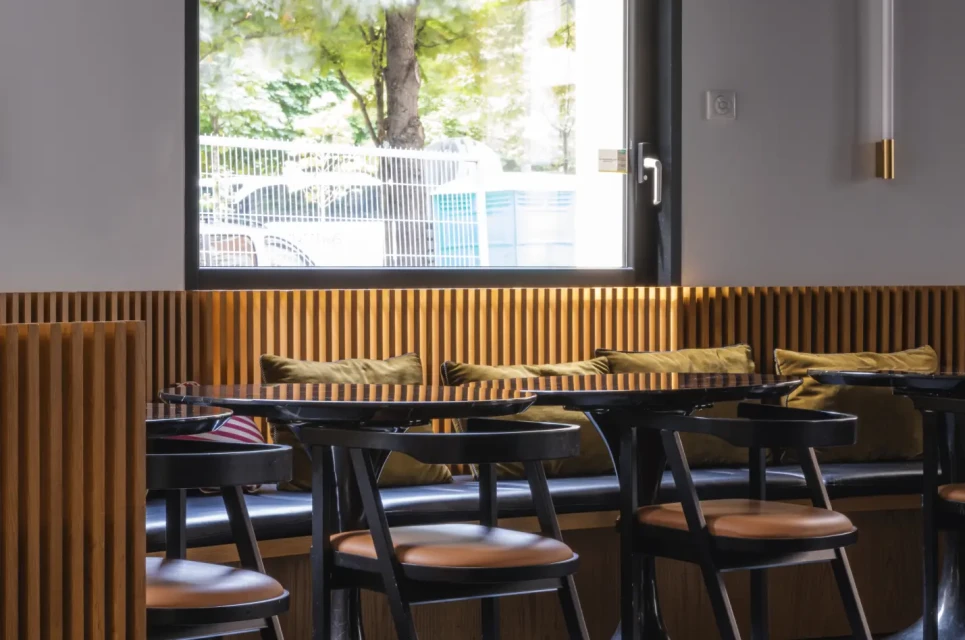 The bureau II - 16 Cours Albert 1er Paris 08