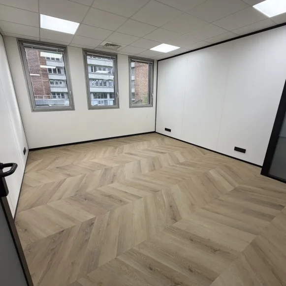 Bureau privé 13 m² 2 postes Coworking Rue de Paris Montreuil 93100 - photo 3