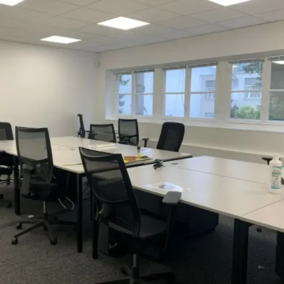 Bureau privé 35 m² 8 postes Location bureau Rue Rouget de Lisle Suresnes 92150 - photo 1