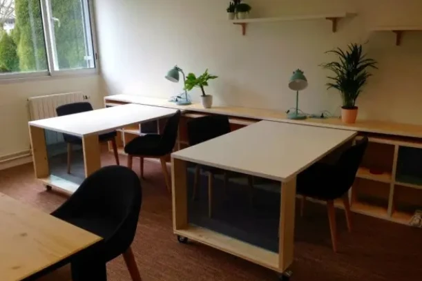 Open Space - 44360 - 10 postes - 150€