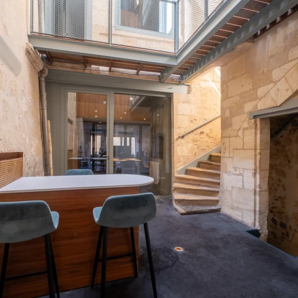 Bureau privé 40 m² 12 postes Location bureau Rue Leyteire Bordeaux 33000 - photo 1
