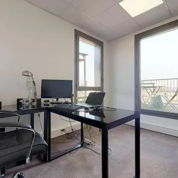 Bureau privé 10 m² 1 poste Coworking Chemin du Torey Francheville 69340 - photo 1