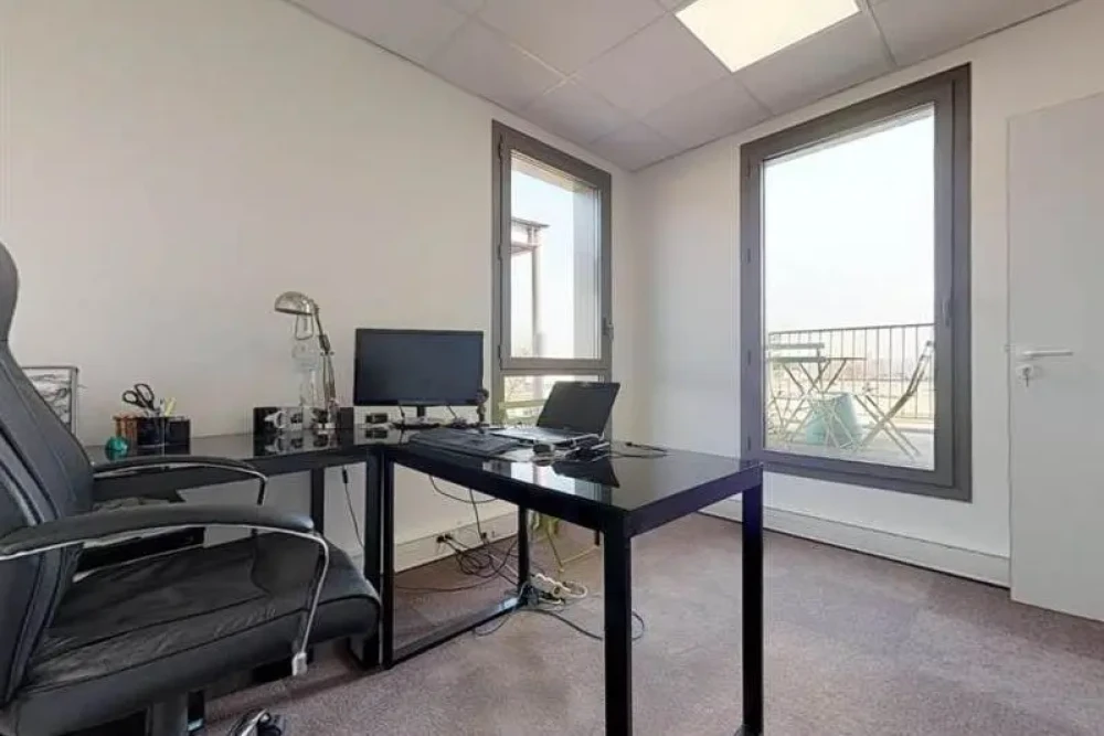 Bureau privé - 69340 - 1 poste - 290€