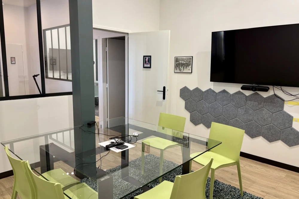 Bureau privé - 33800 - 22 postes - 6200€