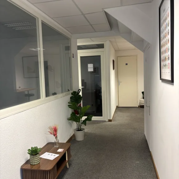 Bureau privé 18 m² 3 postes Location bureau Chemin des Vernèdes Puget-sur-Argens 83480 - photo 7