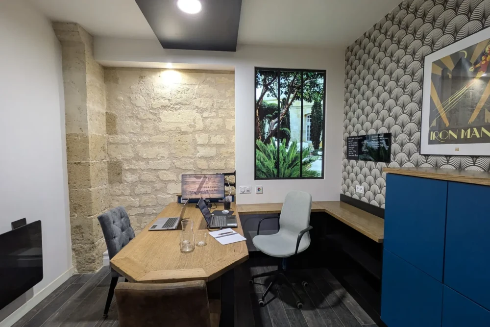 Bureau privé - 33000 - 2 postes - 899€