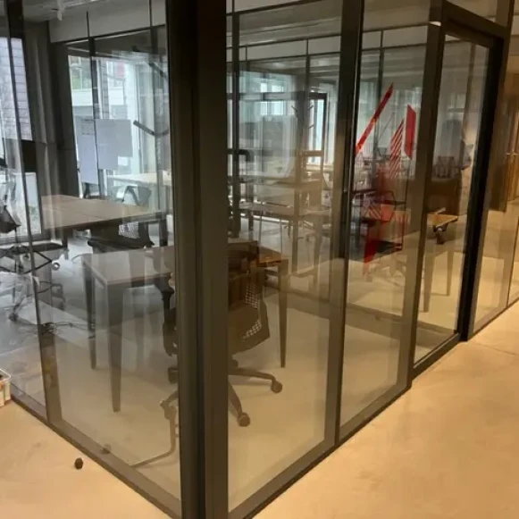 Bureau privé 11 m² 2 postes Coworking Boulevard Romain Rolland Paris 75014 - photo 5