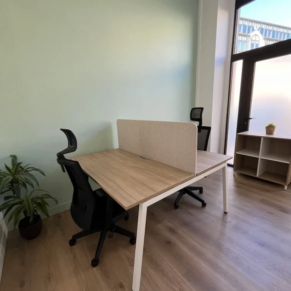 Bureau privé 12 m² 2 postes Location bureau Cours Saint-Louis Bordeaux 33300 - photo 2
