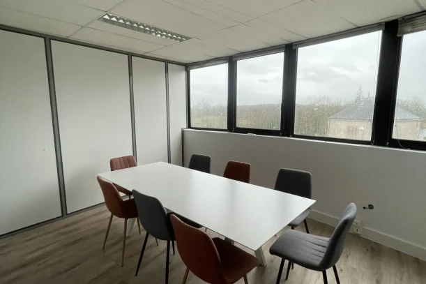 Bureau privé - 45800 - 2 postes - 620€