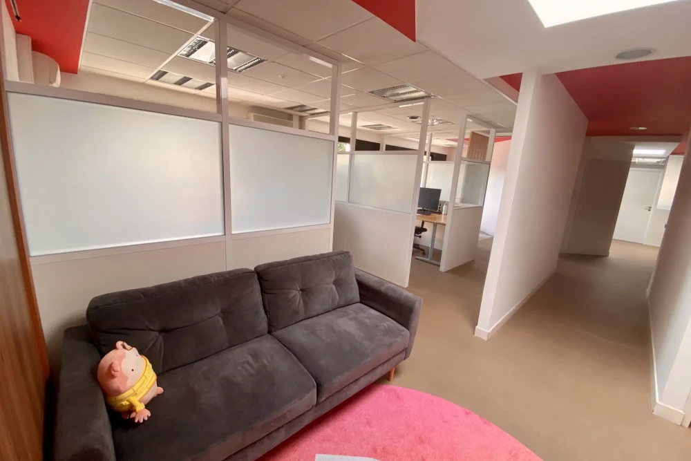 Open Space - 73000 - 8 postes - 250€
