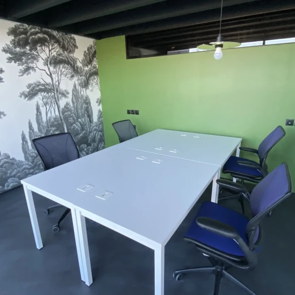 Bureau privé 20 m² 4 postes Coworking Allée François Mitterrand Rouen 76100 - photo 2