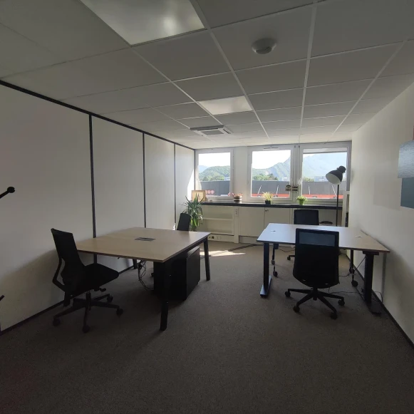 Bureau privé 19 m² 4 postes Location bureau Rue de l'Industrie Varces-Allières-et-Risset 38760 - photo 1