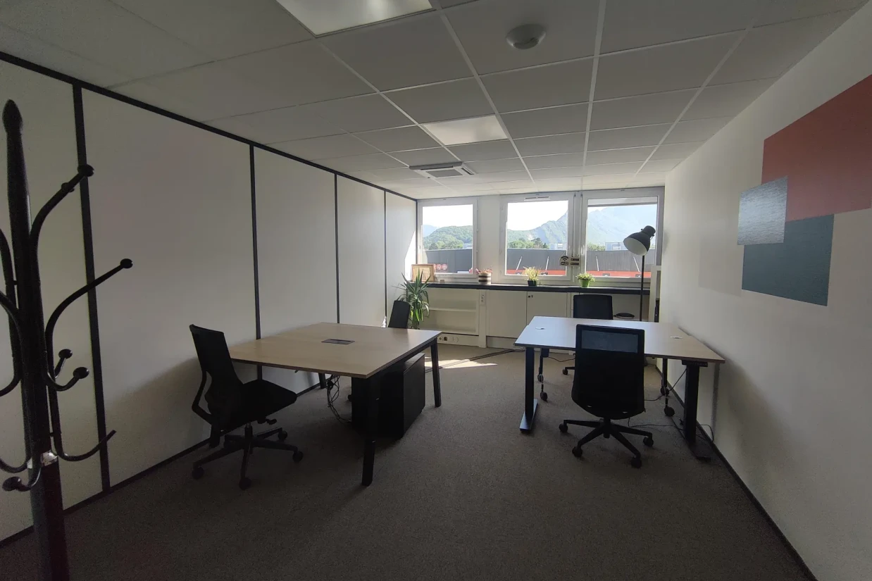 Bureau privé - 38760 - 4 postes - 220€